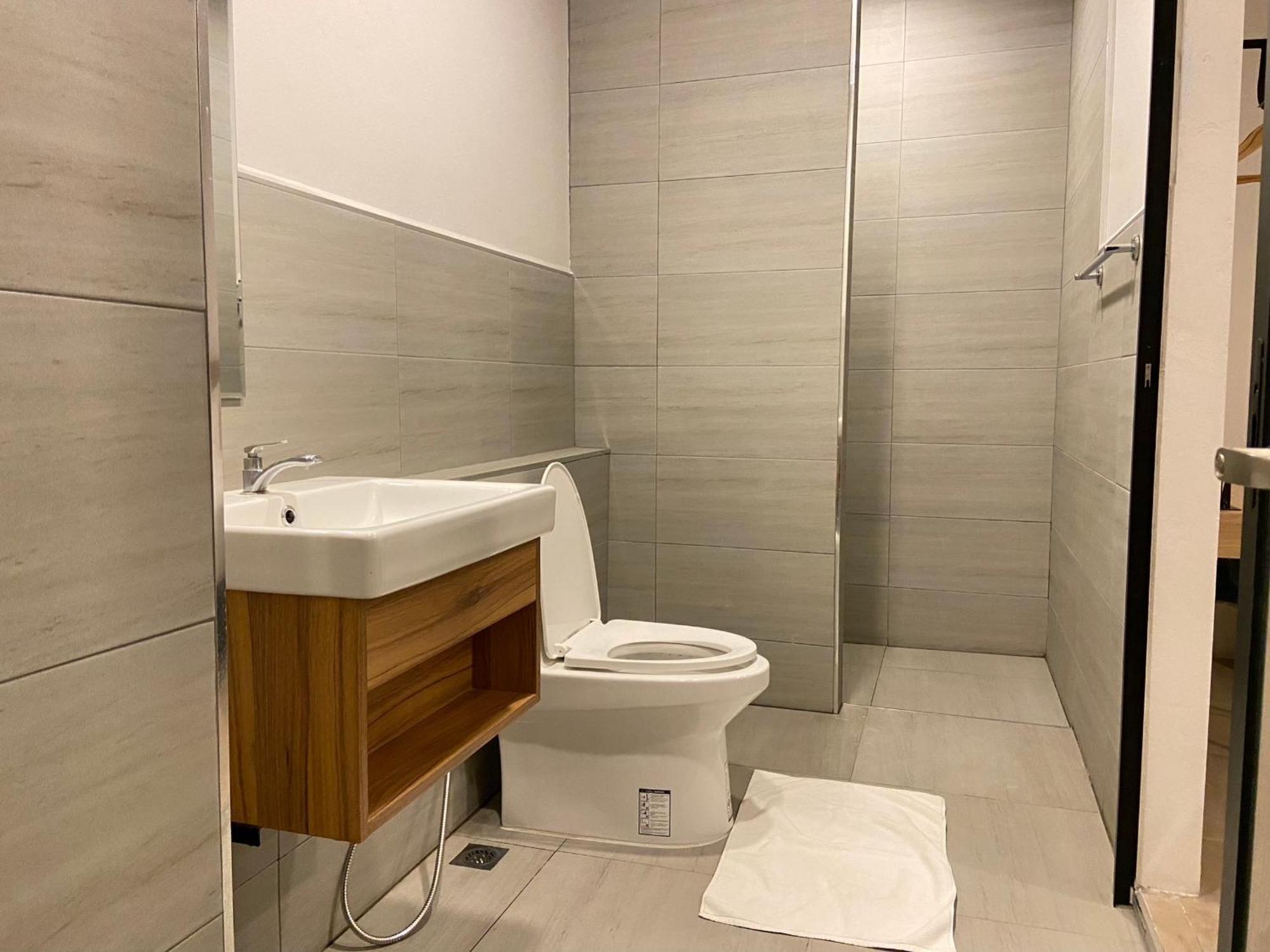 Double J Hotel Chiang Mai Buitenkant foto